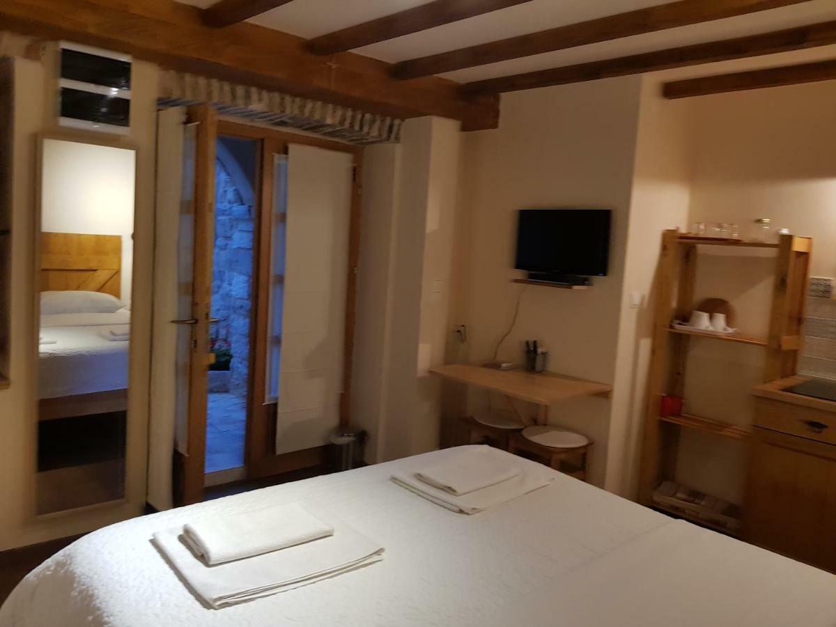 Ferienwohnung Dvori Svetog Mihaela Šibenik Exterior foto