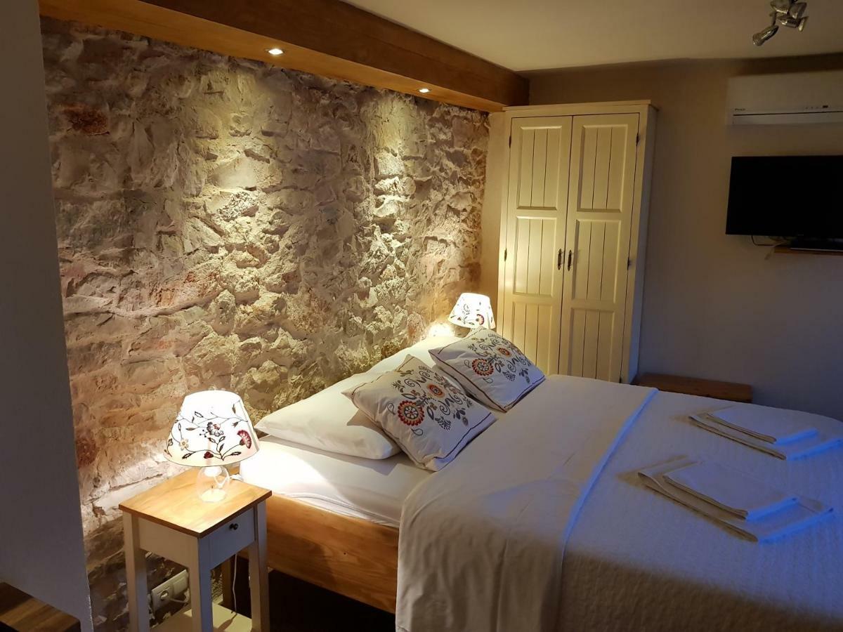 Ferienwohnung Dvori Svetog Mihaela Šibenik Exterior foto